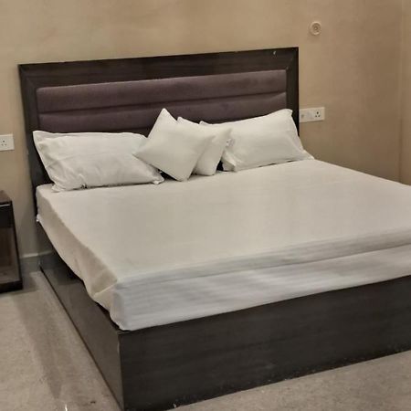 ホテル Shree Janki Palace Ayodhya エクステリア 写真
